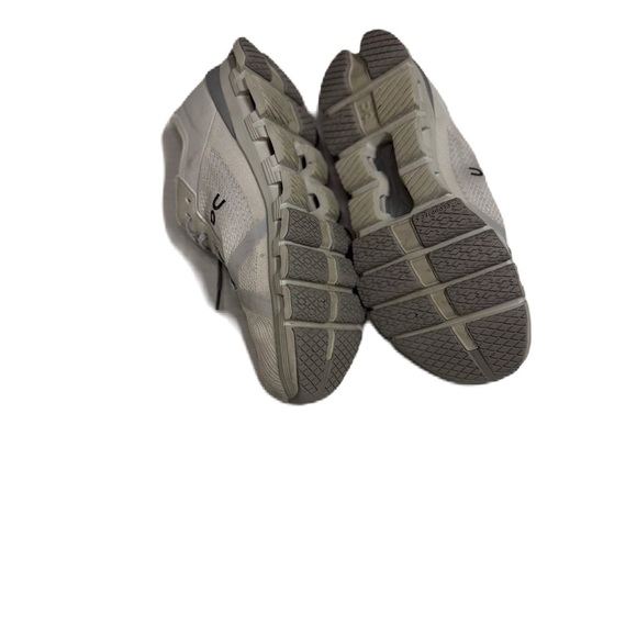 On Cloud Running Light Gray Athletic Shoes sz 10 - Picture 3 of 4